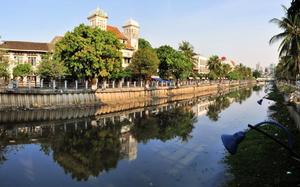 Canales de Jakarta 