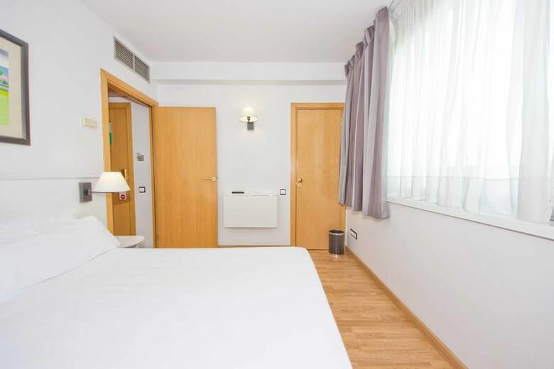 Aparthotel Atenea Vall�s