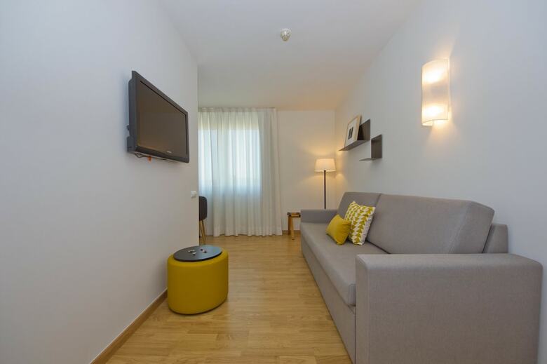 Aparthotel Atenea Vall�s