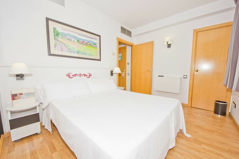 Aparthotel Atenea Vall�s
