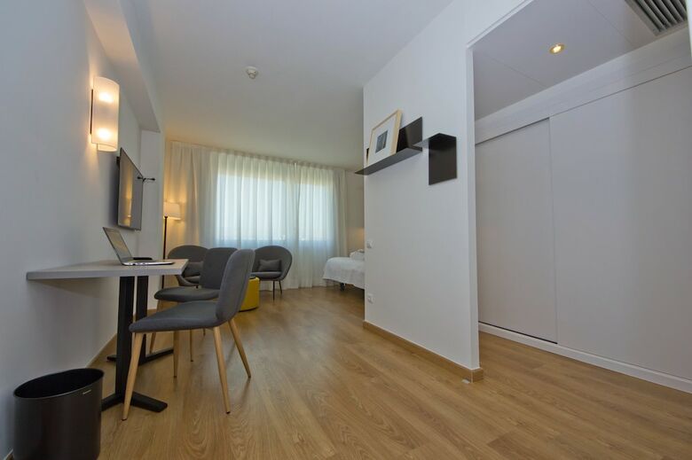 Aparthotel Atenea Vall�s
