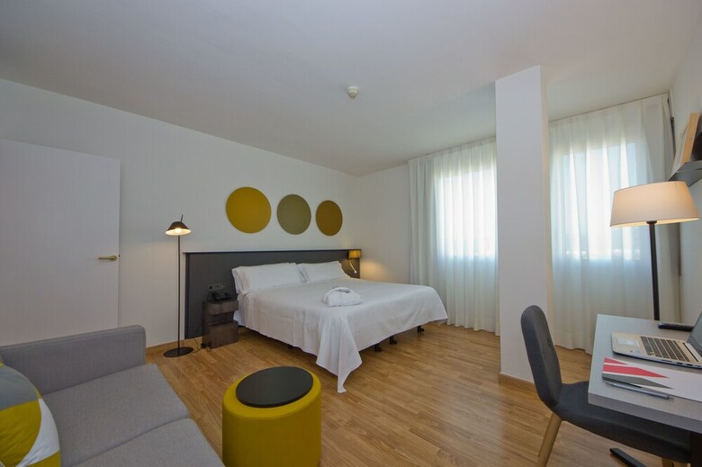 Aparthotel Atenea Vall�s