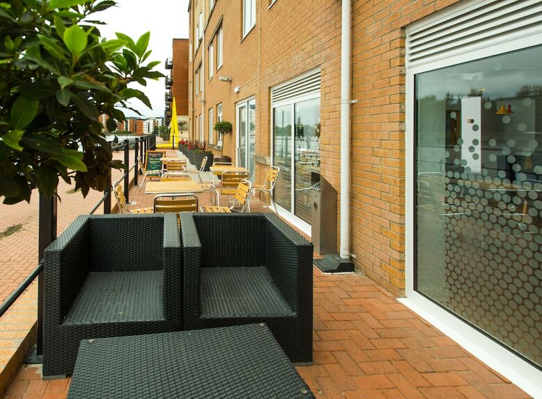 Hotel Express By Holiday Inn Cardiff Bay