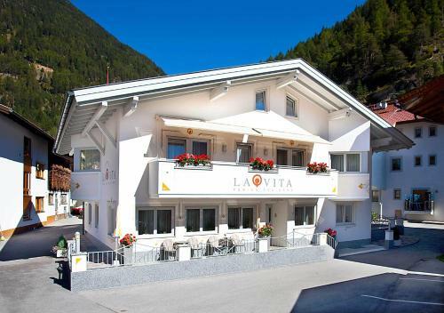 Hostal Ferienresidenz La Vita