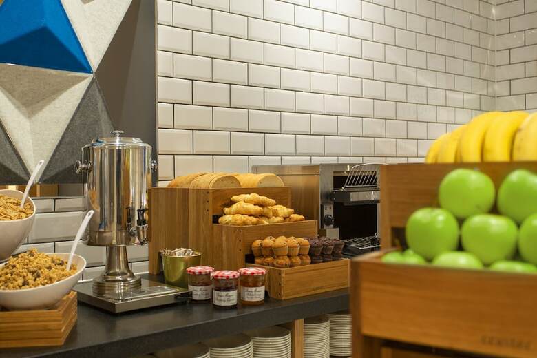 Hotel Express By Holiday Inn Cheltenham