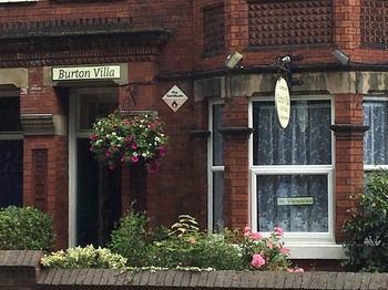 Albergue Burton Villa Guest House