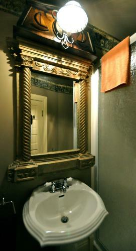 Creighton Manor Inn Bed & Breakfast