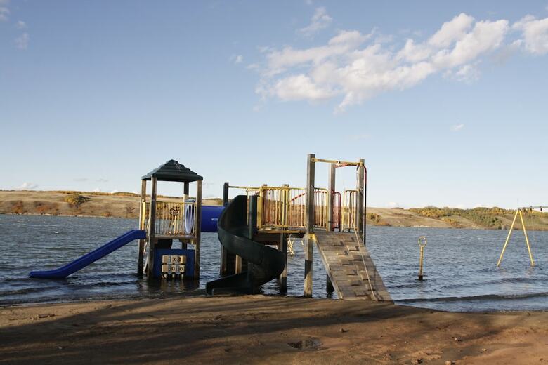 Lakefront Cottage In Manitou Beach