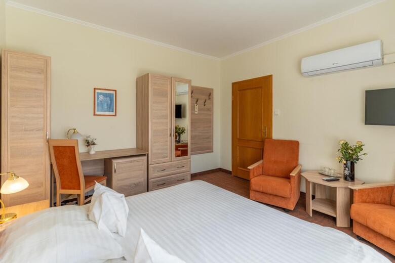 Hotel Moln�r