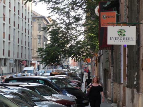 Bed & Breakfast Evergreen Budapest Guest House