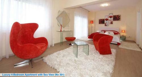 Les Sirenes Apartments