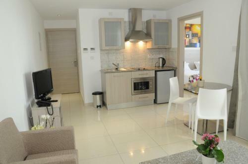 Frixos Suites Hotel Apartments