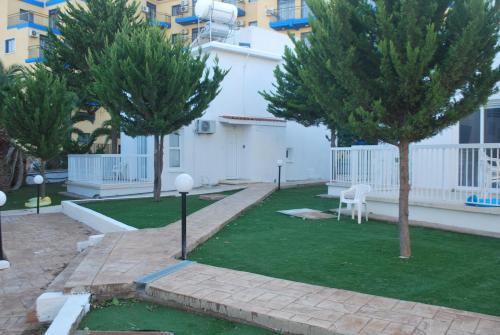 Flisvos Beach Apartments