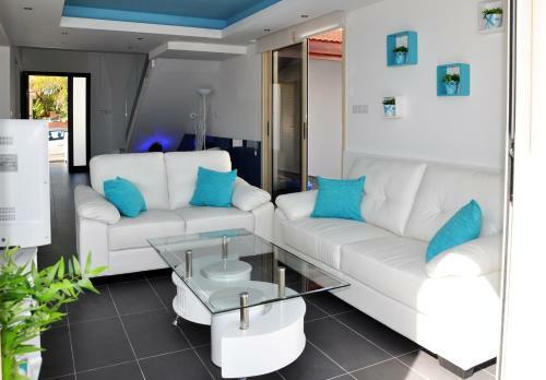 Villa Waves