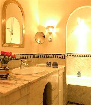 Albergue Riad Dar Al Kounouz