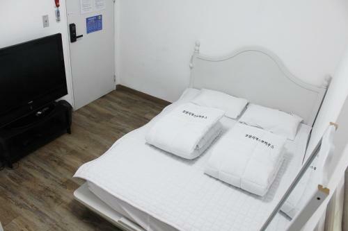 Hostal Orange Guesthouse