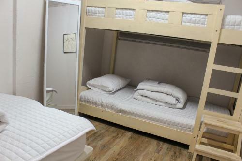 Hostal Orange Guesthouse
