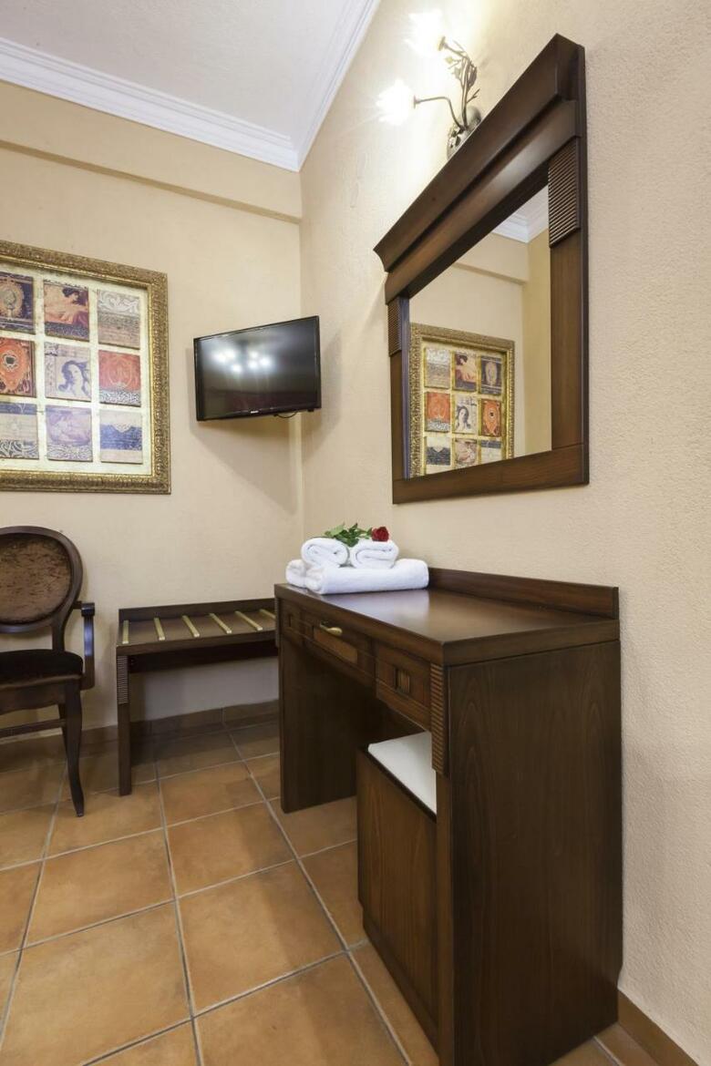 Dellas Boutique Hotel