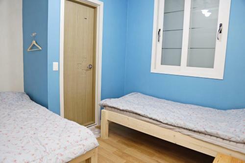 Hostal Op 102 Guesthouse