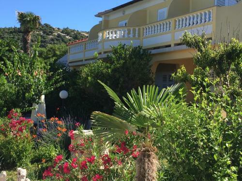 Hostal Apartments And Rooms Villa Luci