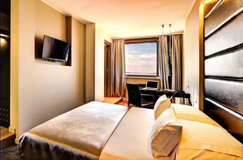 Hostal The View Luxury Rooms