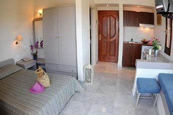 Residencia Frideriki Studios & Apartments
