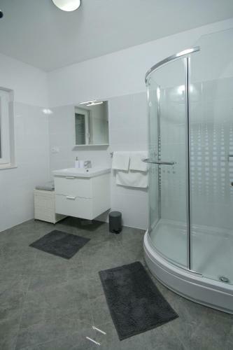 Charm Apartments And Rooms