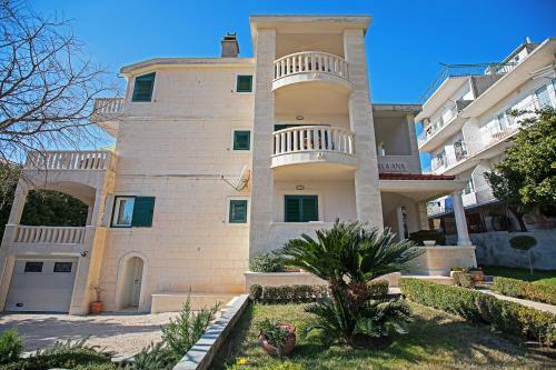Apartamentos Guest House Villa Ana