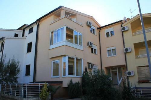 Apartments With Wifi Stinjan (pula) - 7245