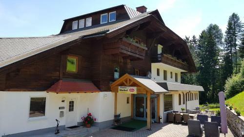 Hostal Pension Almhof