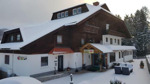 Hostal Pension Almhof