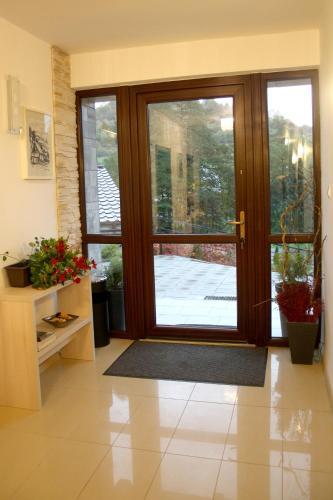 Hostal Guest House Vila Pod Lesom
