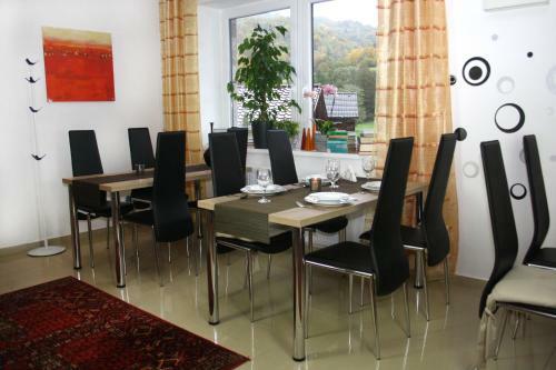 Hostal Guest House Vila Pod Lesom