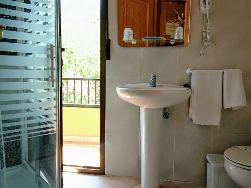 Bed & Breakfast Almenara Hostal Restaurante