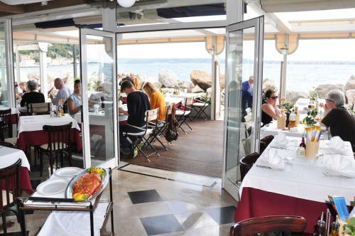 Apartments & Rooms Riva