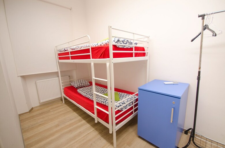 Hostal Rooms Ambro?i?