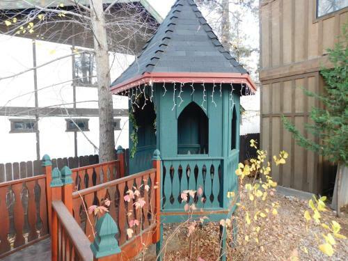 Hotel Castle Wood Theme Cottages- Couples Only