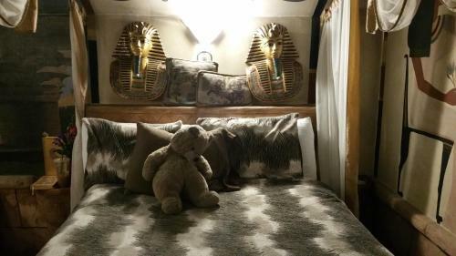 Hotel Castle Wood Theme Cottages- Couples Only