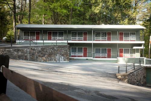 Motel Forest Hill Lodge & Cabins