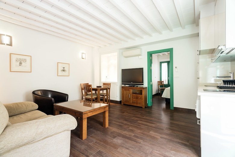 Laurel Suites Apartments