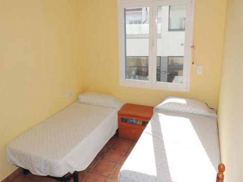 Two-bedroom Apartment L�escala 0 08