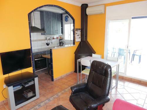 Two-bedroom Apartment L�escala 0 08