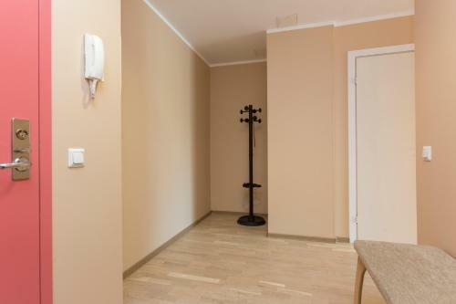 J�e Apartments