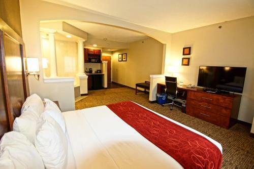 Hotel Comfort Suites North Brunswick