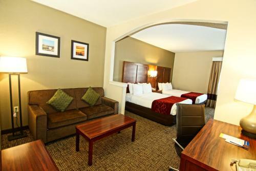 Hotel Comfort Suites North Brunswick