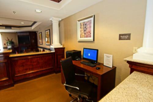 Hotel Comfort Suites North Brunswick