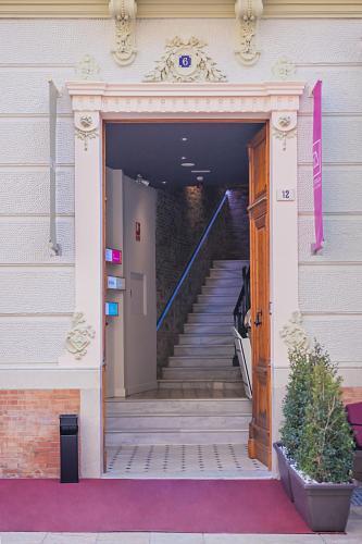 Alcazaba Premium Hostel