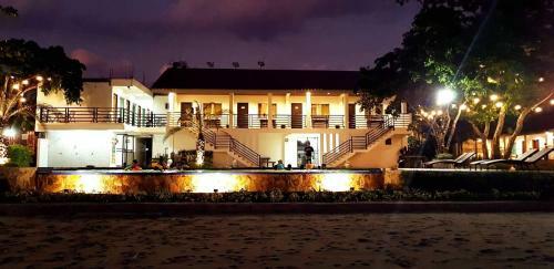Hotel Calayo Beach Resort