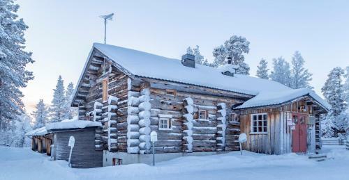 Apartments Kuukkeli Hirvas