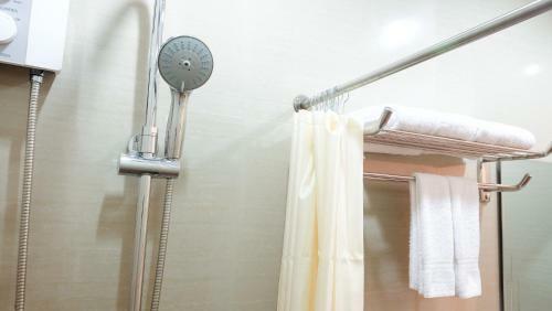 Hotel Zen Rooms Makati Riverside